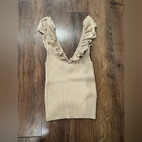 GAP Beige/Tan Ruffle Rib Sweater Tank Top - Picture 3 of 4